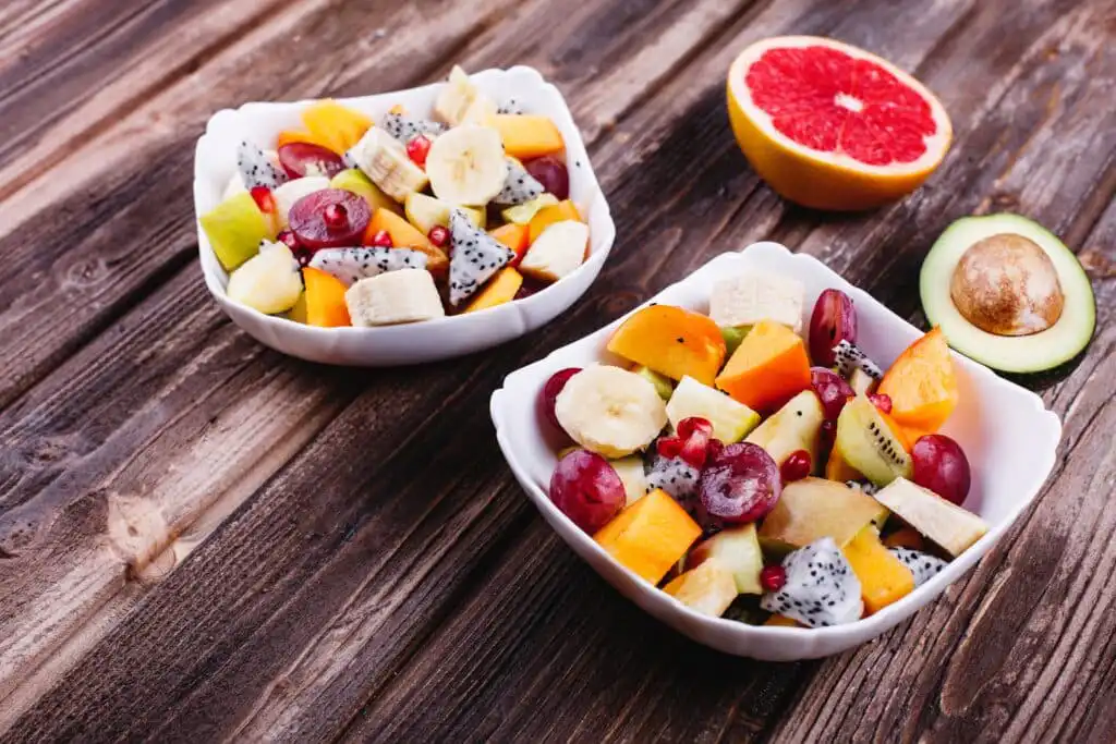 prepare fruit bowl in advance, fruit bowl overnight, fresh fruit bowl tips, make fruit salad the night before, storing fruit overnight